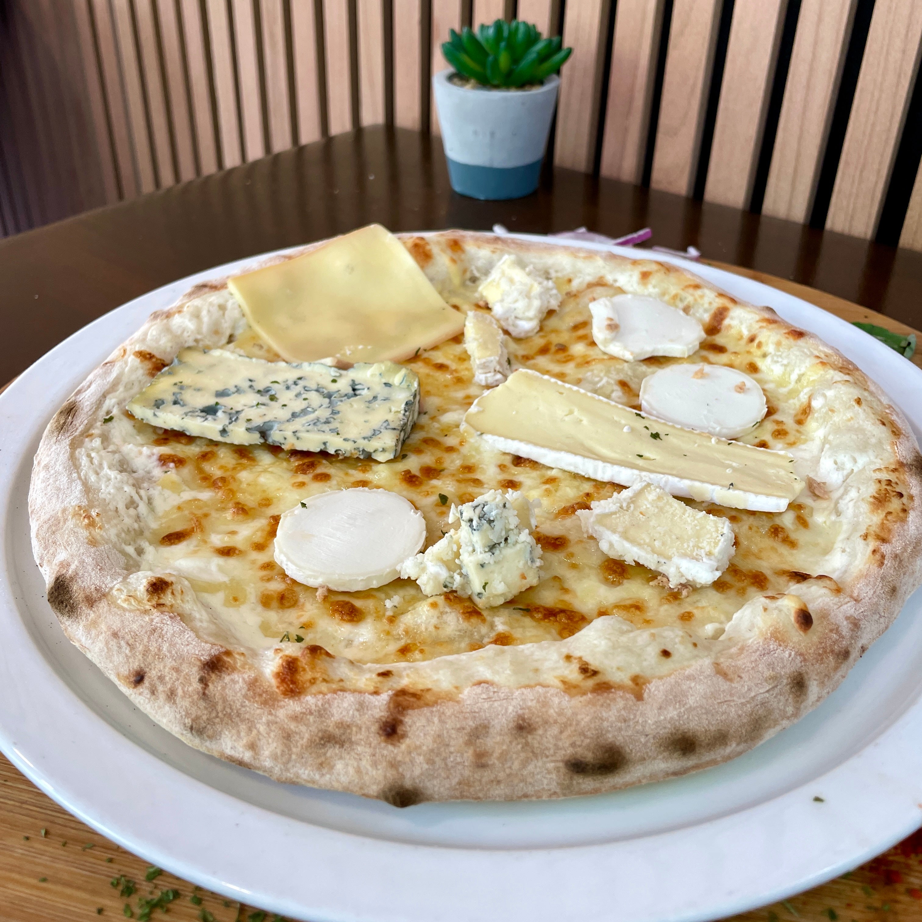 Pizza Gourmande • 6 Fromages